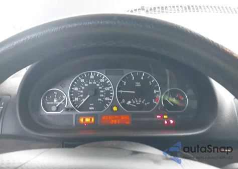 2003 BMW 330I из США, поврежденный, VIN WBAEV53453KM04789